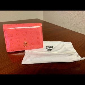 NEW!!MCM Patent Lthr Pink Continental Bifld Wallet
